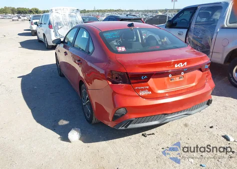 2022 Kia Forte Lxs z USA, uszkodzony, nr VIN 3KPF24AD4NE434529